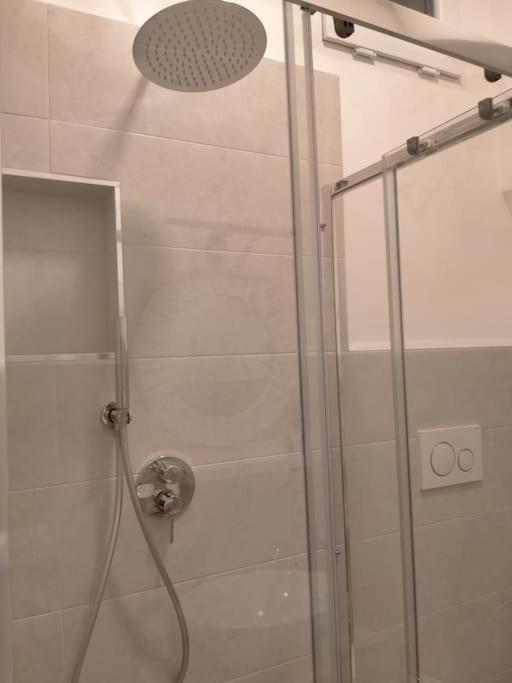 Aura Apartment Bari Luaran gambar